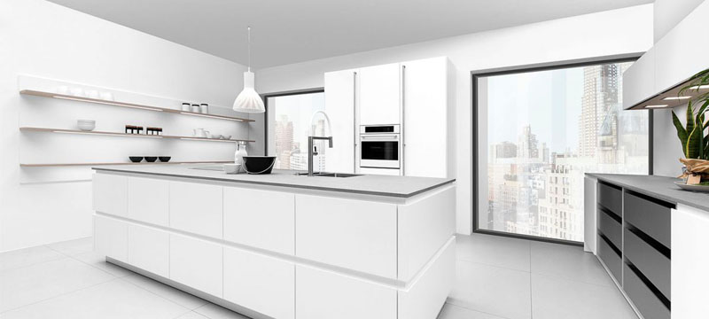 Rotpunkt Küche in weiß mit dunkler Arbeitsplatte
